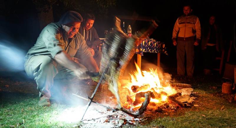 Enjoy a nightime asado on your Esteros de Ibera tour with us, stargazing, gauchos and great food and wine.